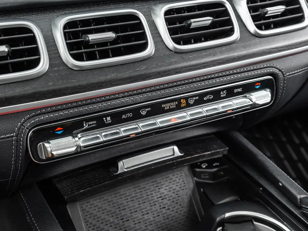 Mercedes-Benz GLS снимка Mercedes-Benz GLS