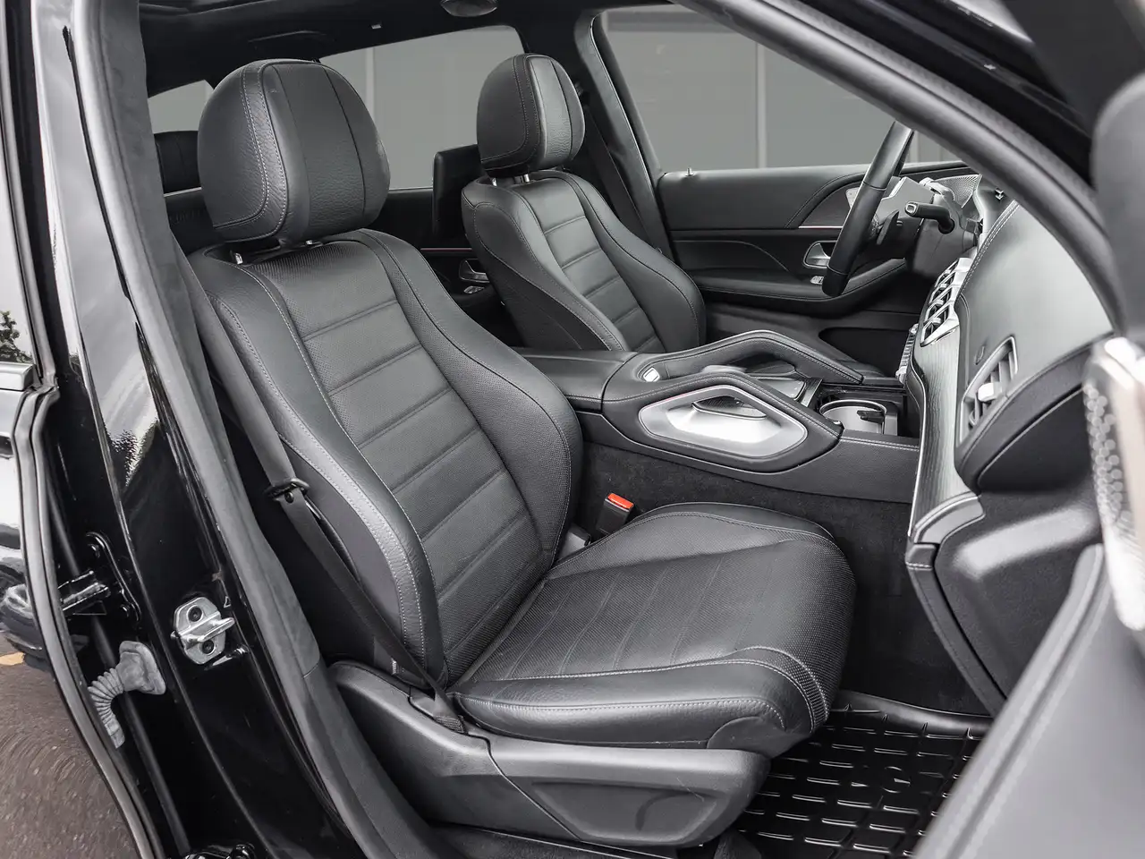 Mercedes-Benz GLS снимка Mercedes-Benz GLS