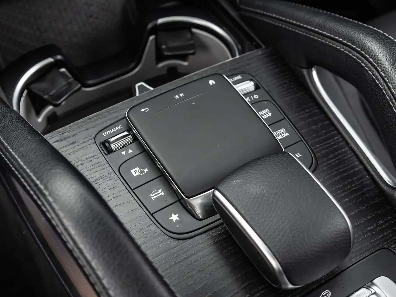 Mercedes-Benz GLS снимка Mercedes-Benz GLS