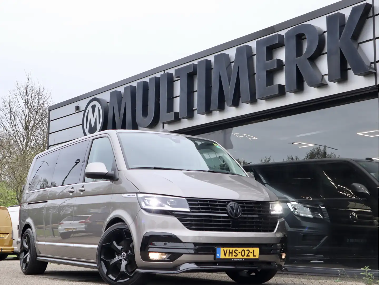 Volkswagen T6.1 Transporter 2.0 TDI 200PK 4-MOTION CARAVELLE Gris - 1