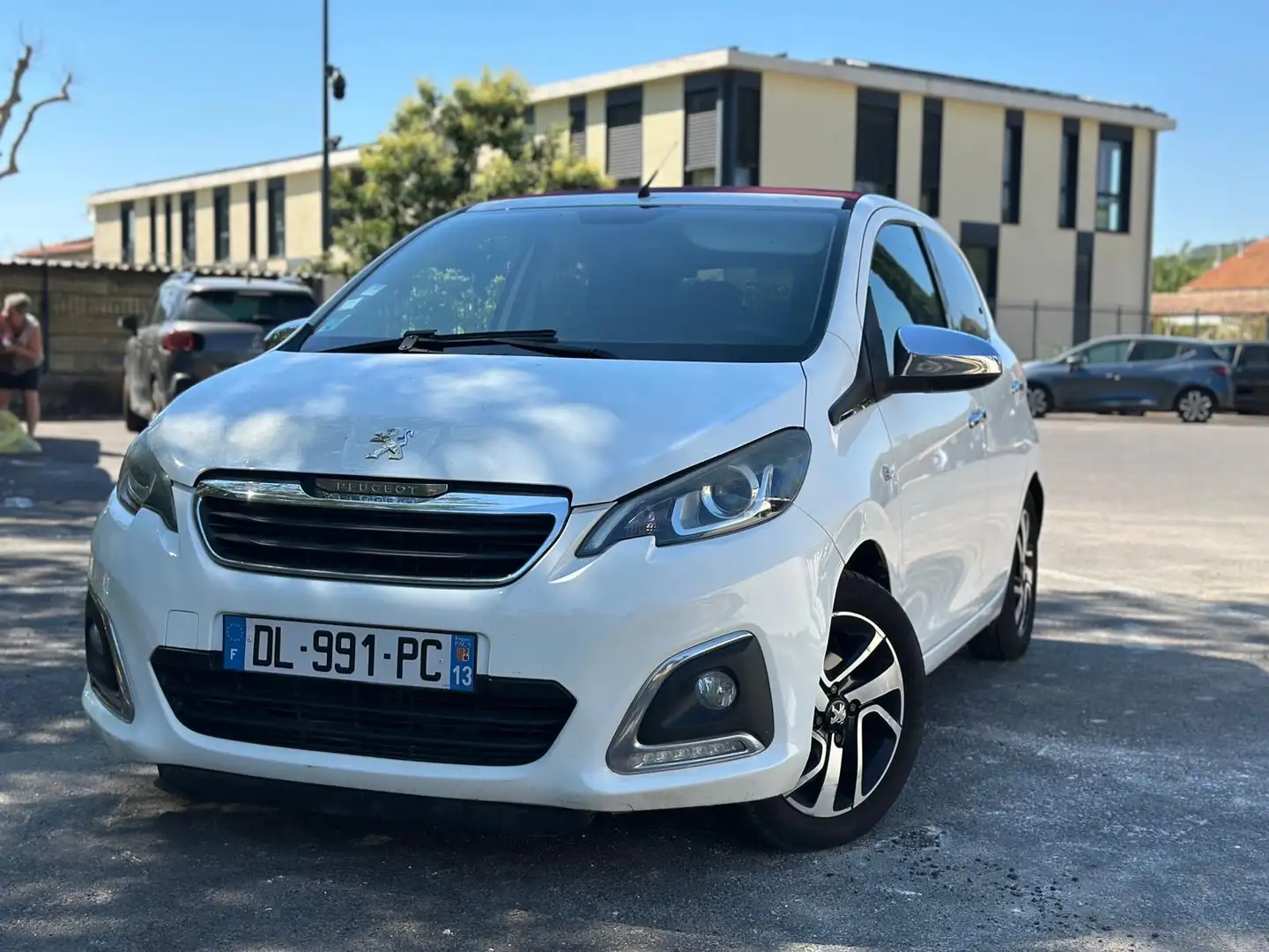 Peugeot 108 1.2 PureTech 82ch BVM5 Féline - 1