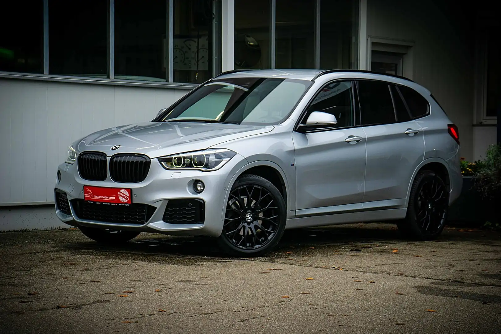 BMW X1 xDrive18d Aut. M-Sport *INDIVIDUAL*M-PAKET* Silber - 2