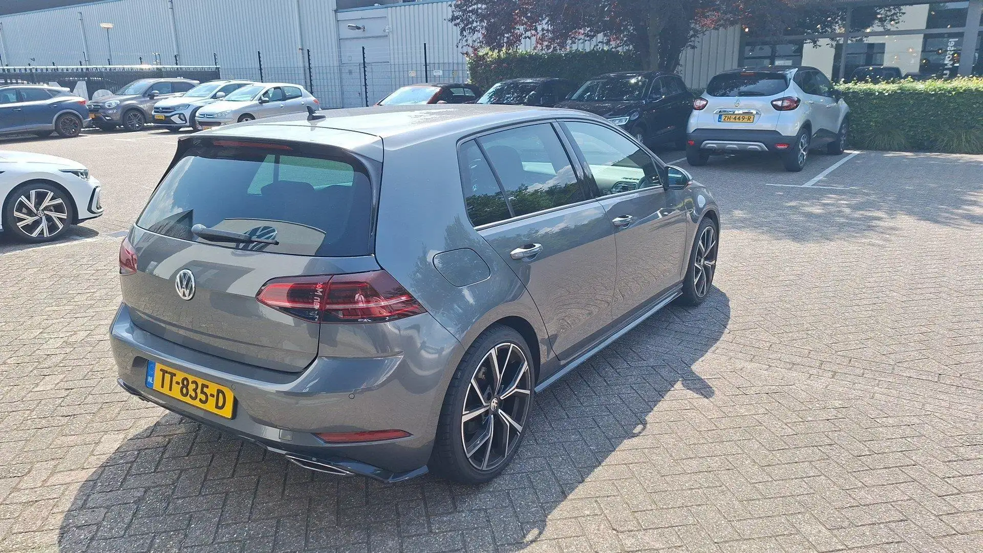 Volkswagen Golf 1.5 TSI Highline Business R | Lichtmetalen Velgen Grijs - 2