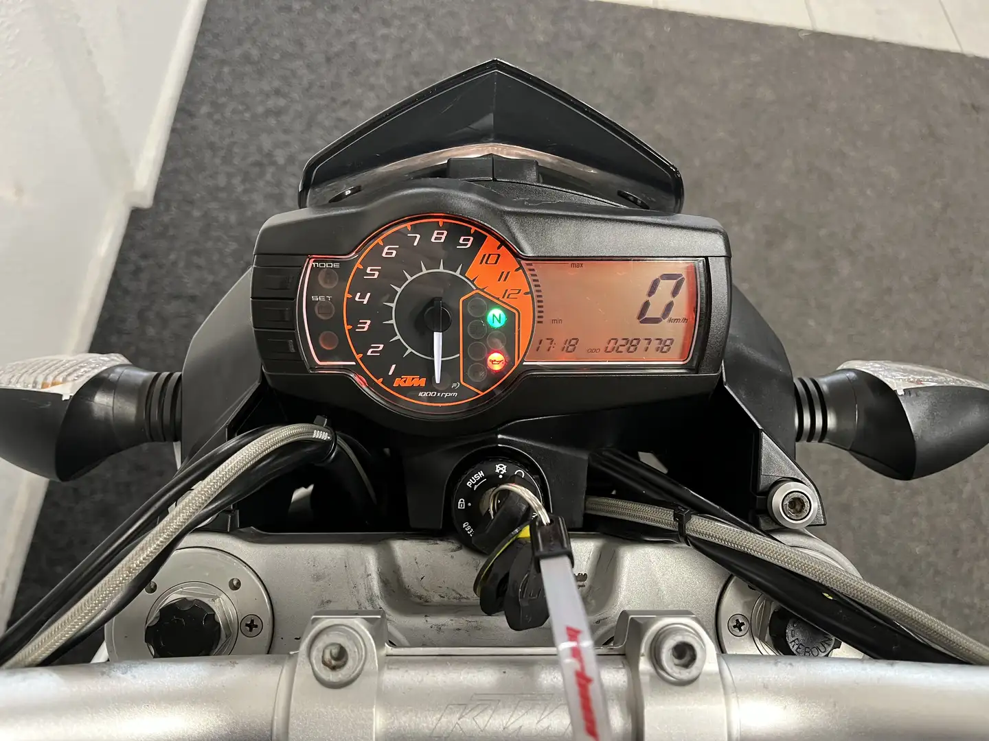 KTM 990 Super Duke Wit - 2