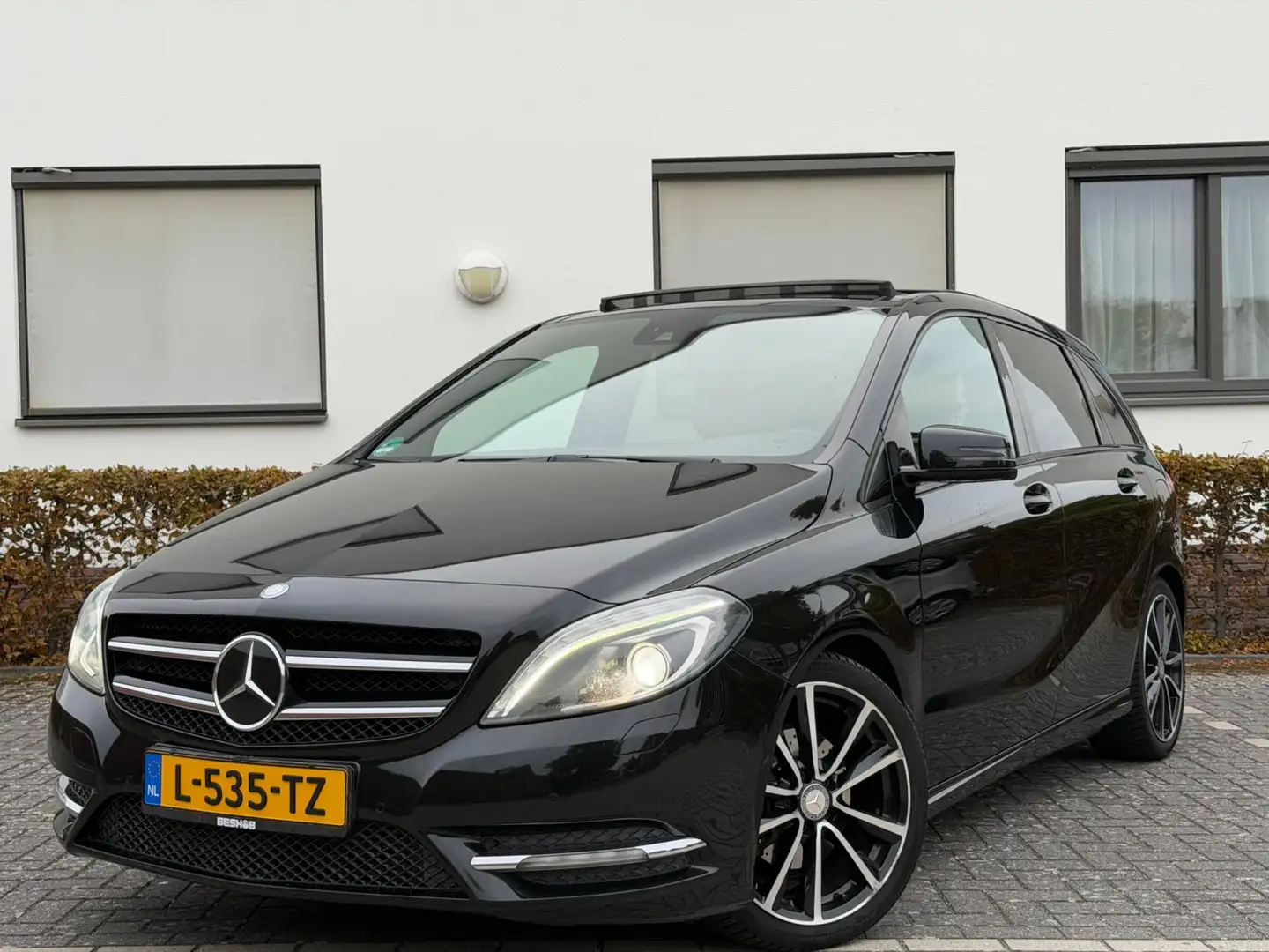 Mercedes-Benz B 180 Ambition PANO CAMERA LEER APK Zwart - 2
