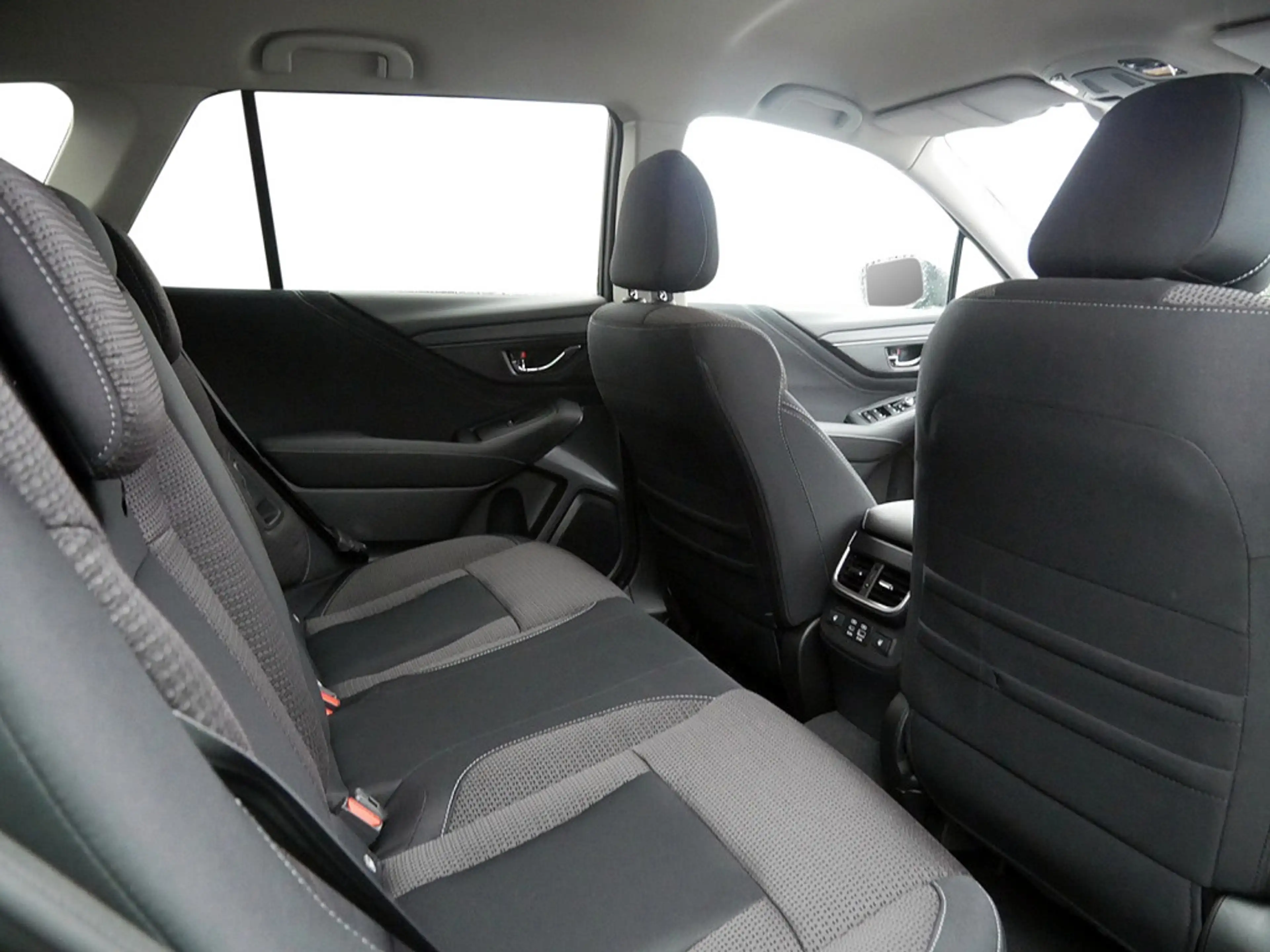 Subaru OUTBACK 2.5i Active — photo 9