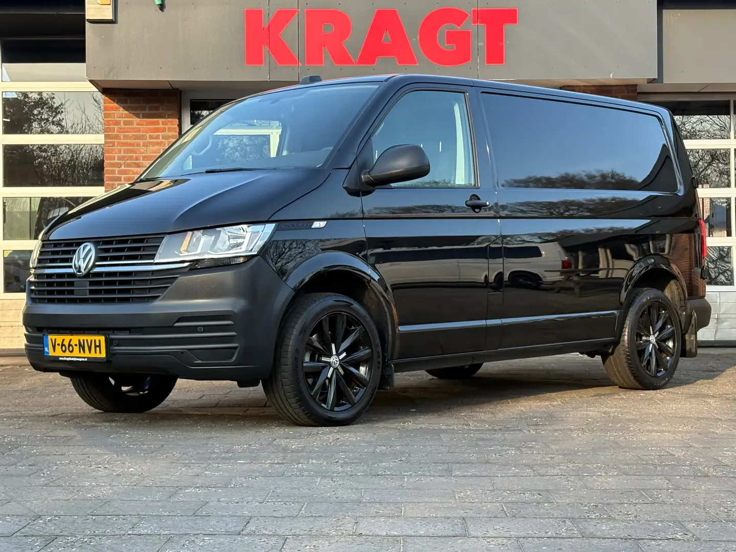 Volkswagen Transporter 2.0 L1H1 150 PK automaat! APPLE Carplay, adaptieve Schwarz - 1