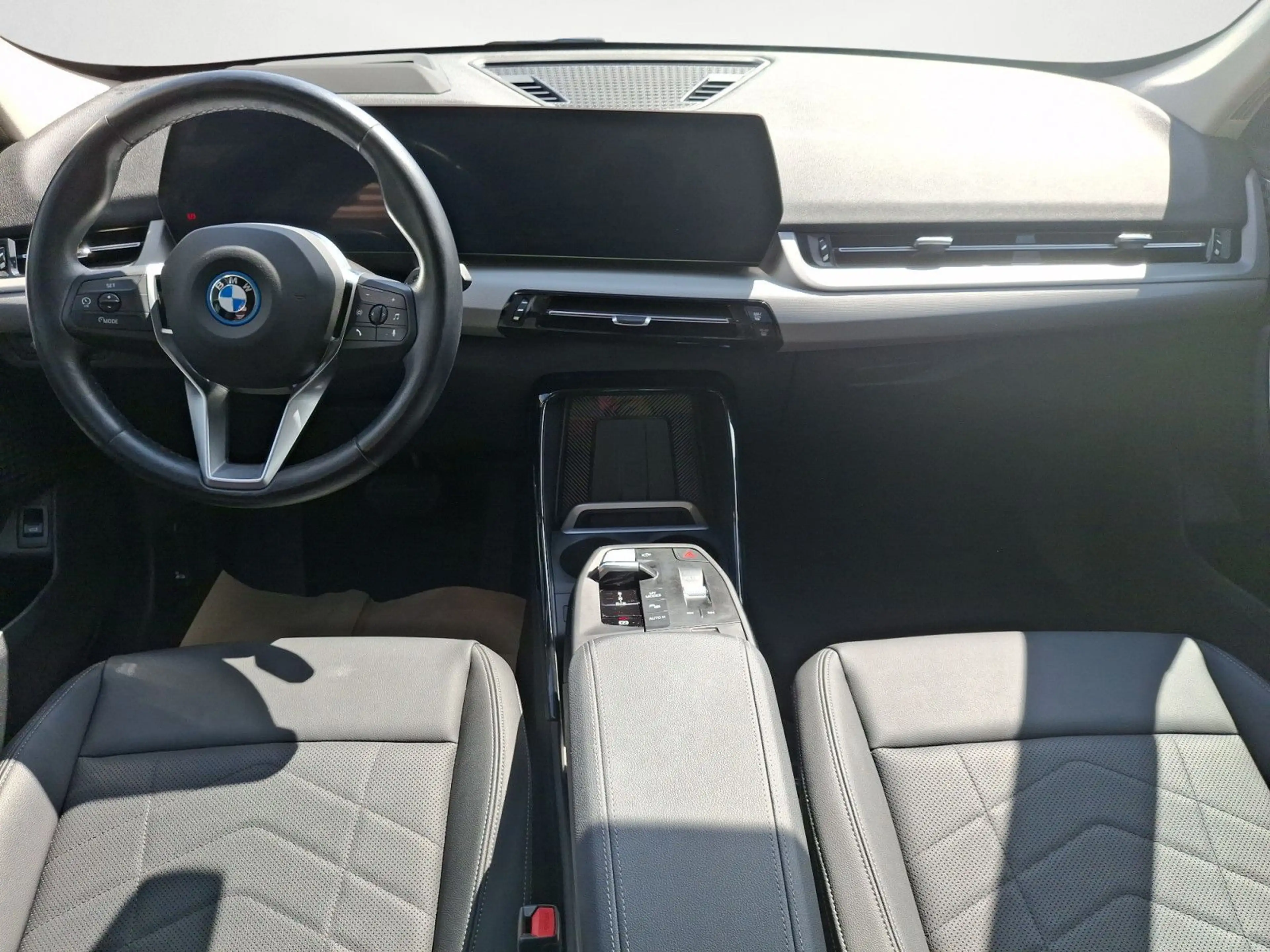 BMW iX1 xDrive30 Navi Bluetooth PDC HeadUp Klima — photo 13