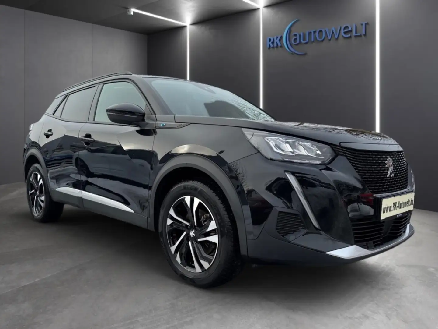 Peugeot 2008 Elektromotor 136 e-Allure Pack Navi Wärmepumpe DAB Schwarz - 2