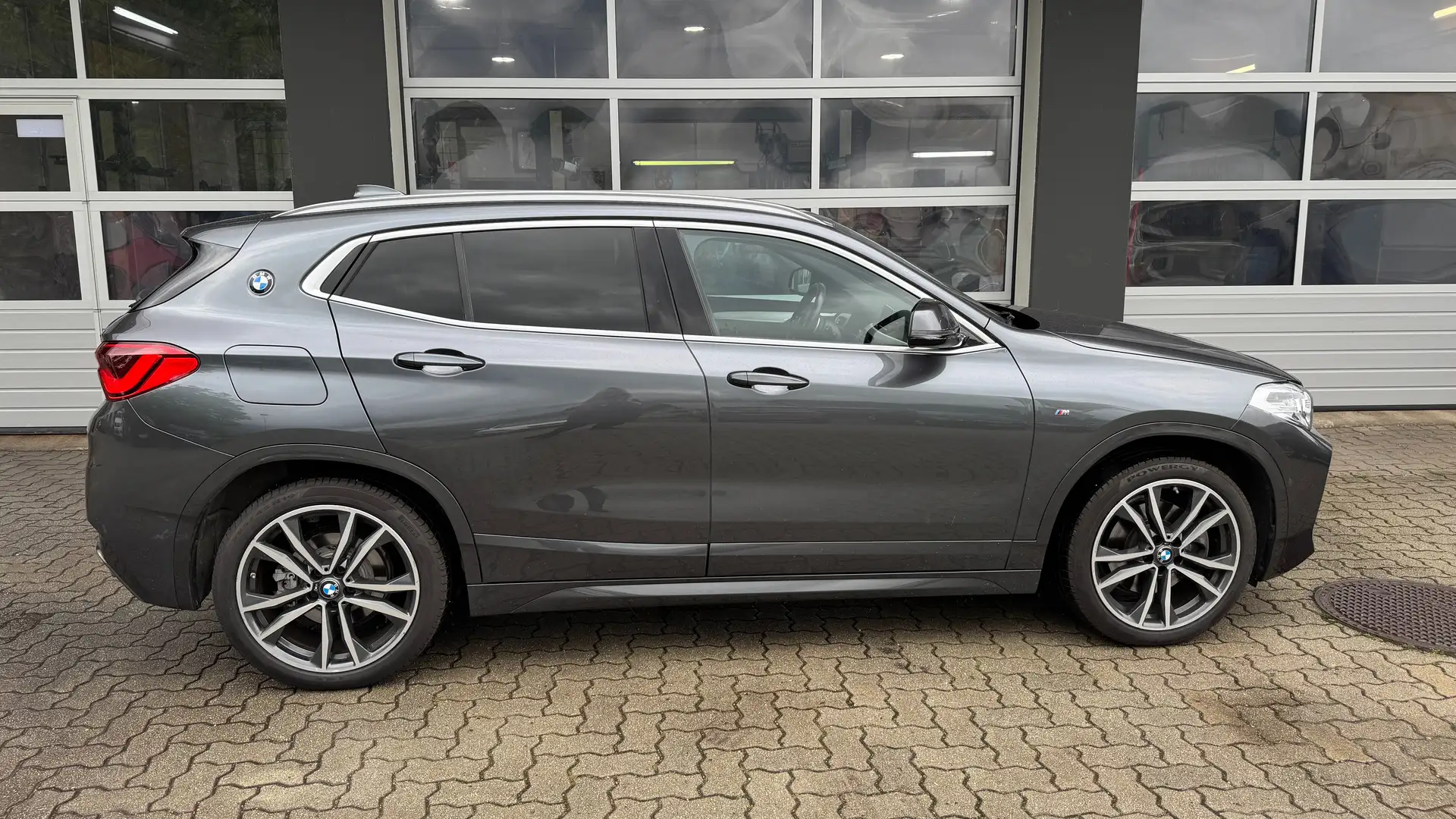 BMW X2 xDrive 20 d M Sport Grau - 2