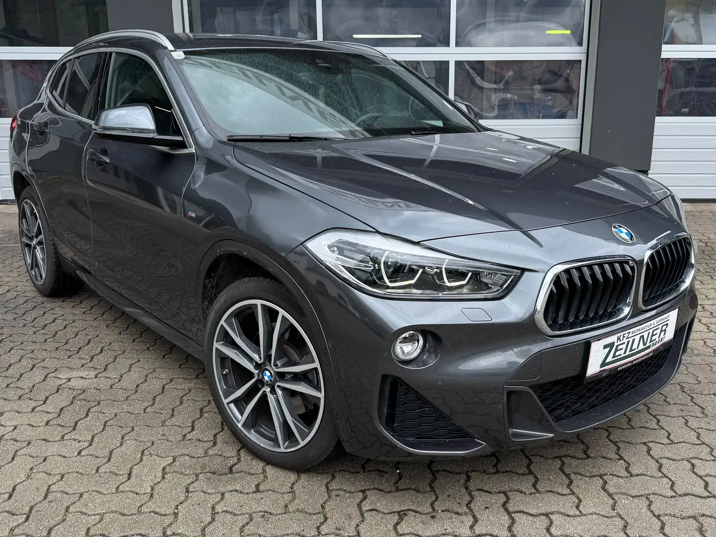 BMW X2 xDrive 20 d M Sport Grau - 1
