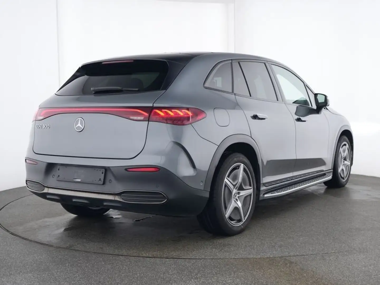 Mercedes-Benz EQE SUV EQE 300 SUV AMG Night 360° AHK Pano 4xSHZ 20" Grau - 2