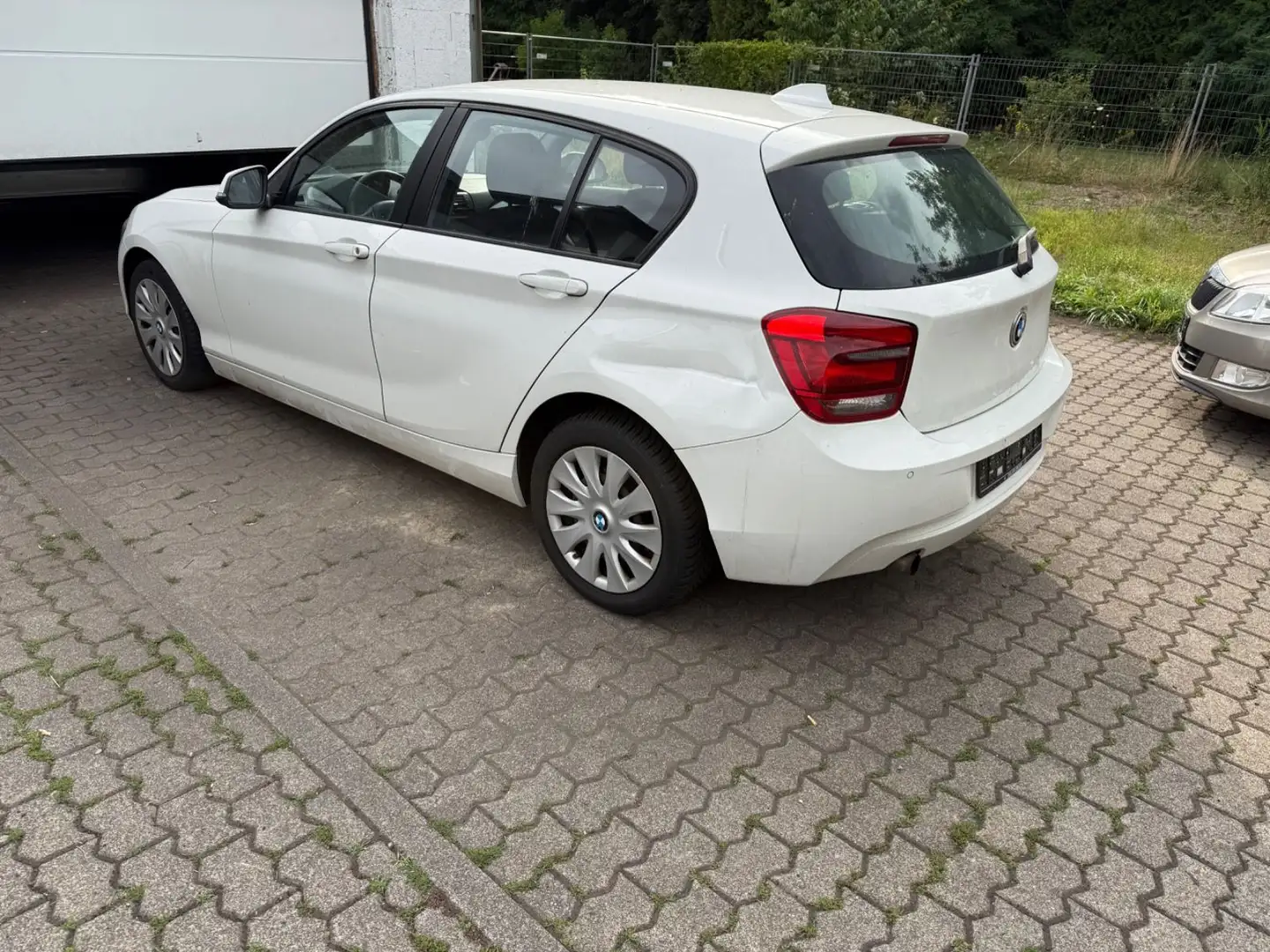 BMW 114 i Lim. 5-trg. Beyaz - 2