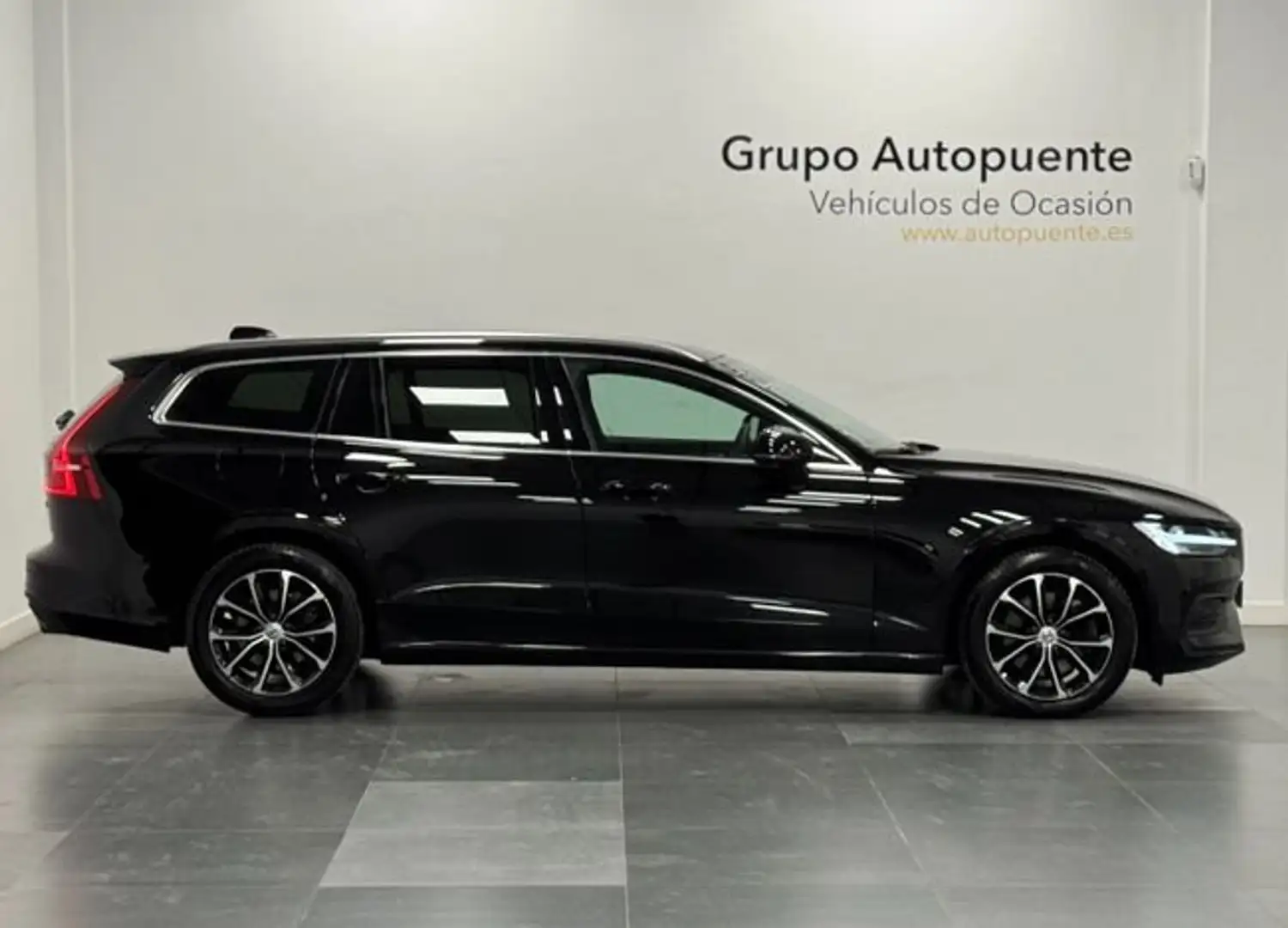 Volvo V60 MOMENTUM PRO AUTO Schwarz - 2
