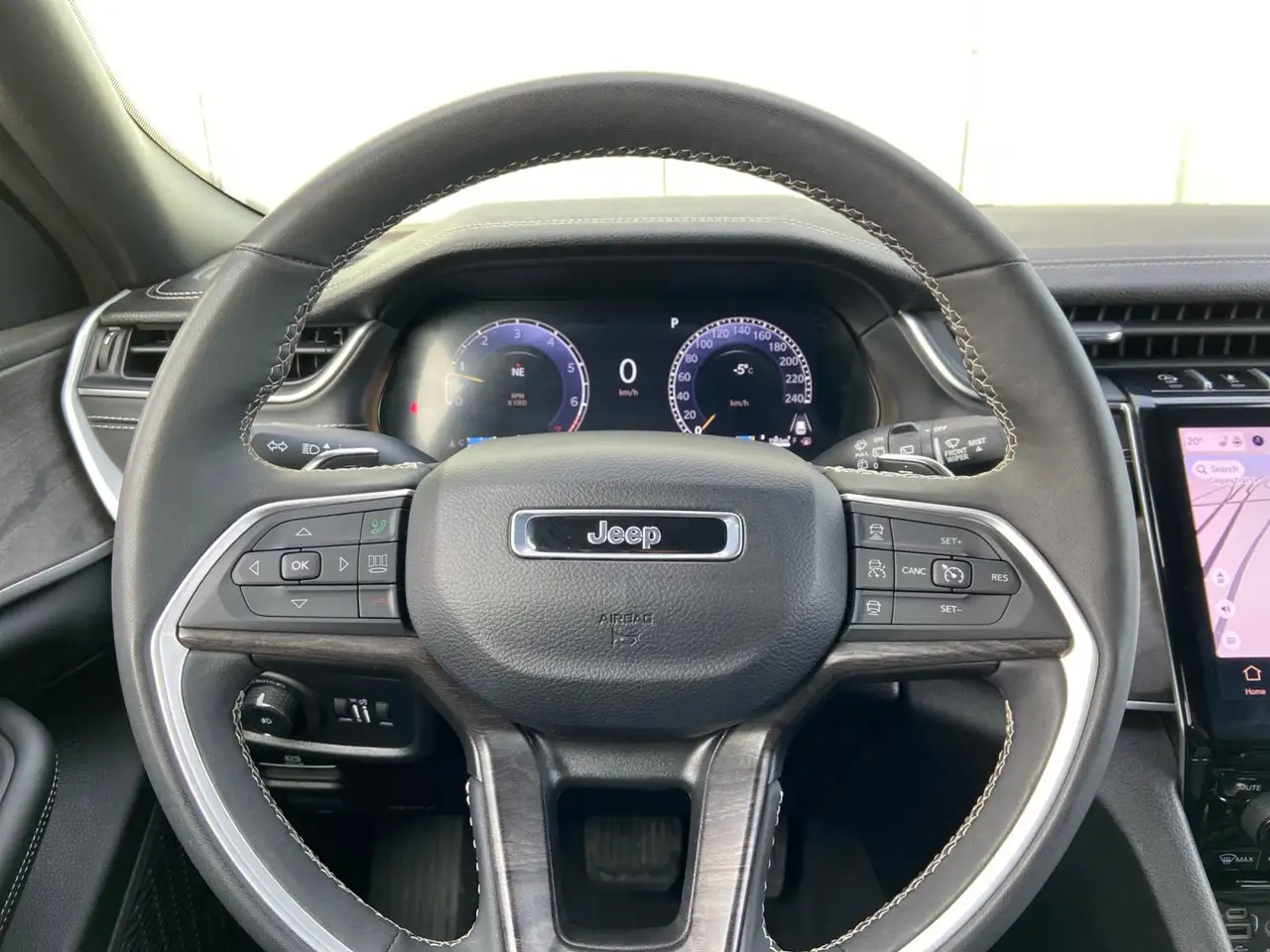 Jeep Grand Cherokee снимка Jeep Grand Cherokee