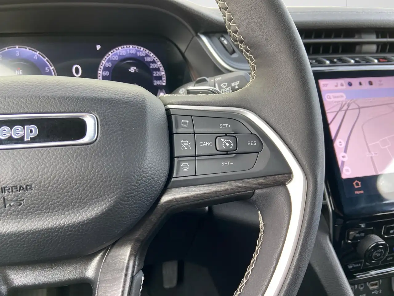 Jeep Grand Cherokee снимка Jeep Grand Cherokee