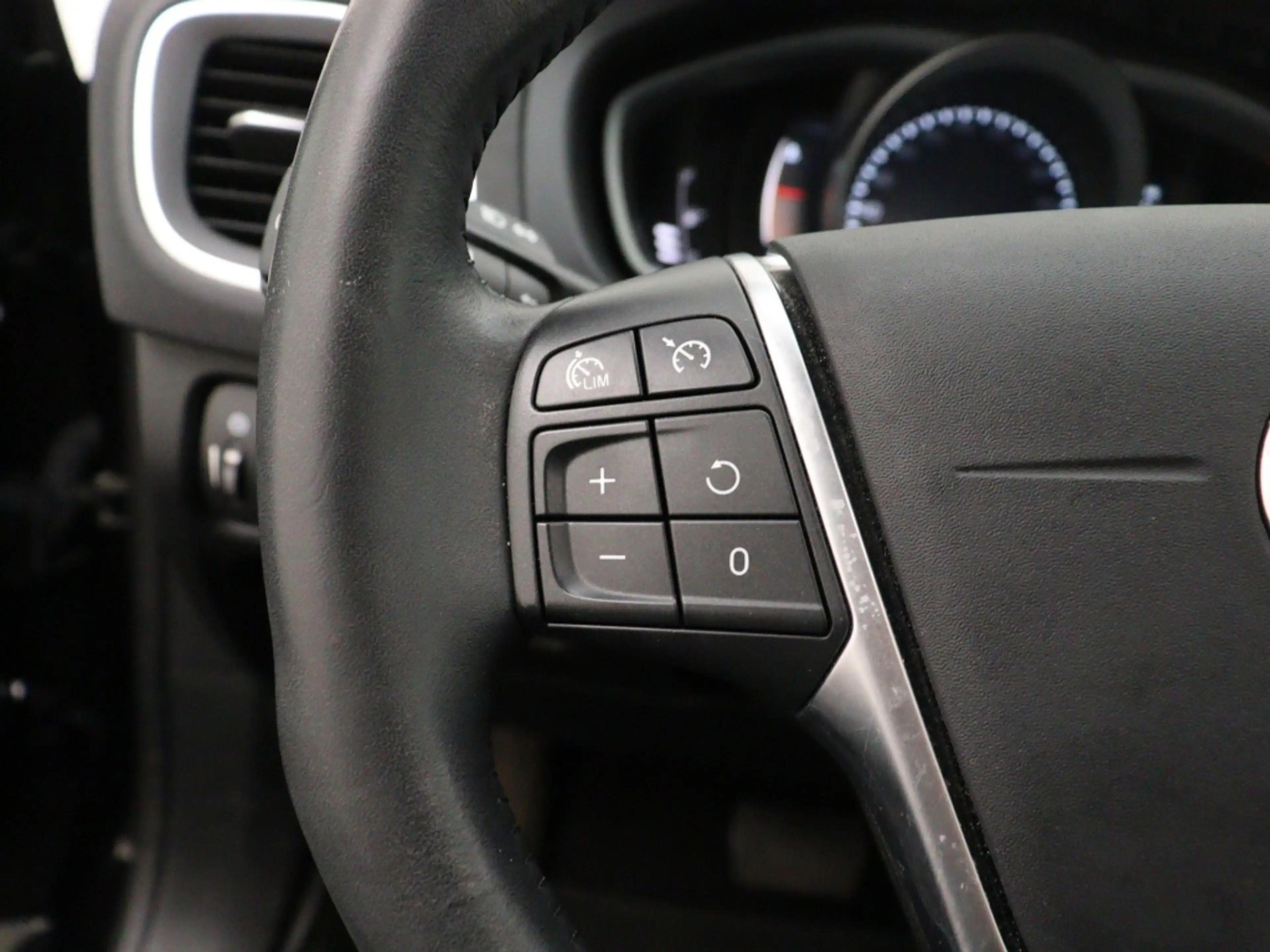 Volvo V40 Cross Country T3 GT POLAR+ LUXURY — photo 13