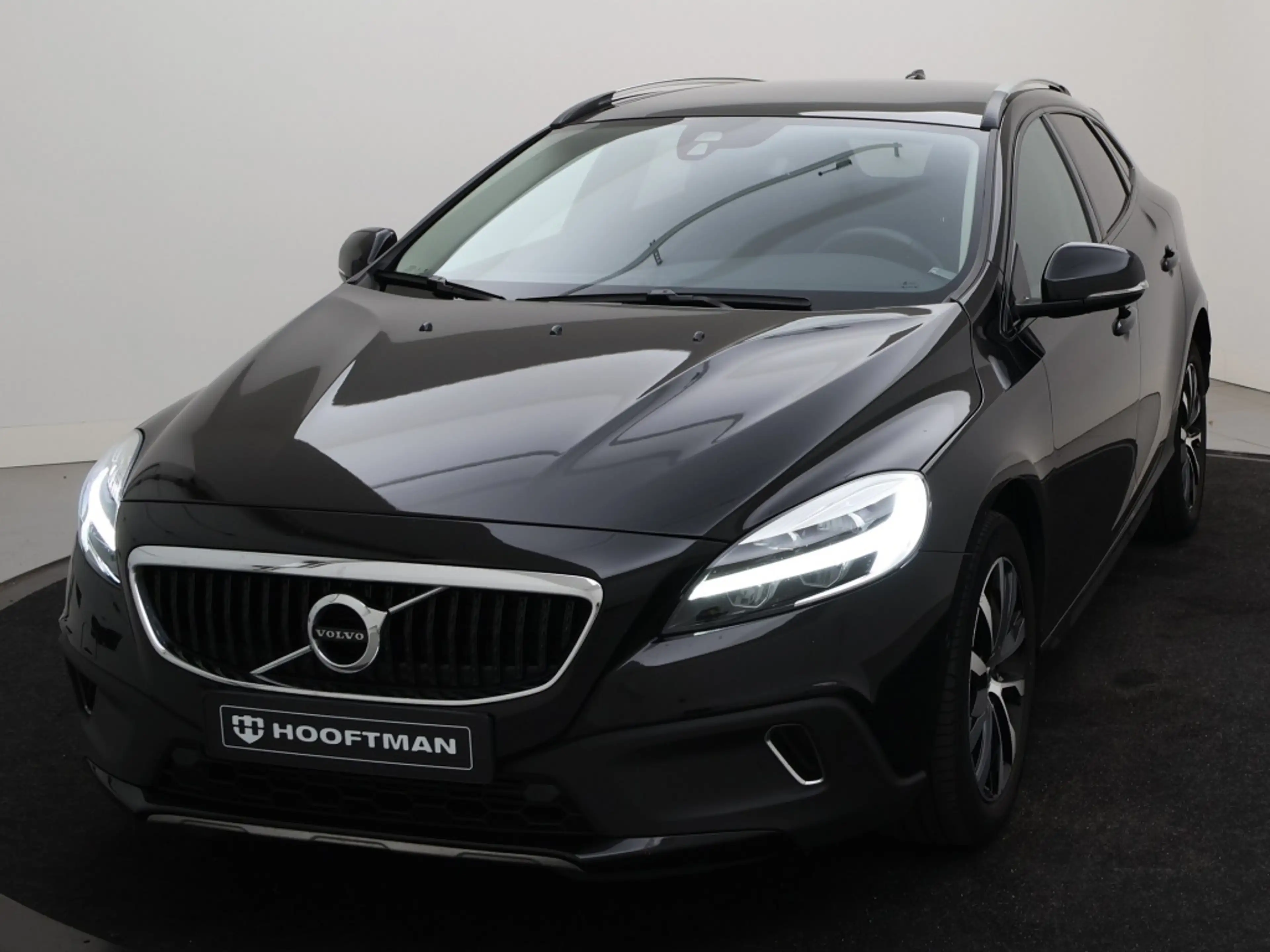 Volvo V40 Cross Country T3 GT POLAR+ LUXURY — photo 6