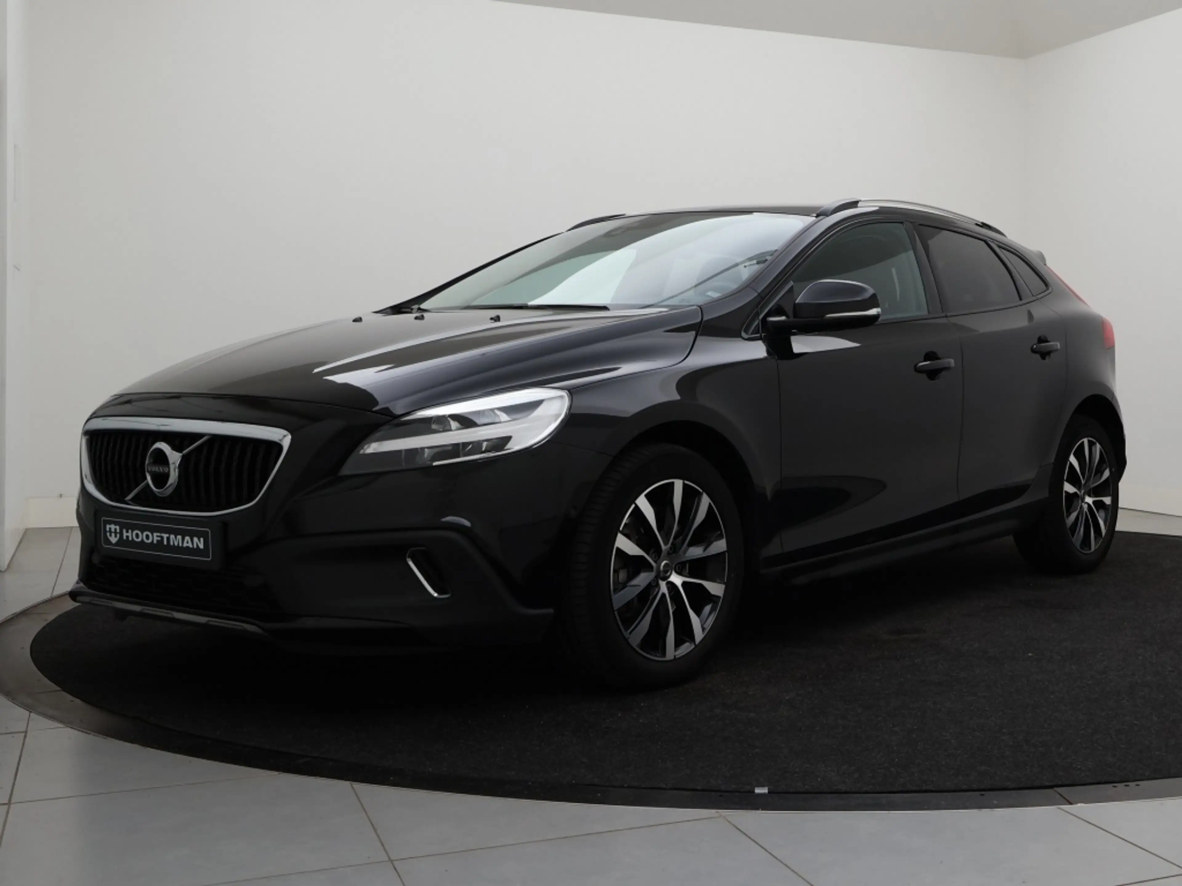 Volvo V40 Cross Country T3 GT POLAR+ LUXURY — photo 2