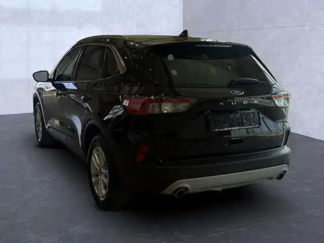 Ford Kuga view 3