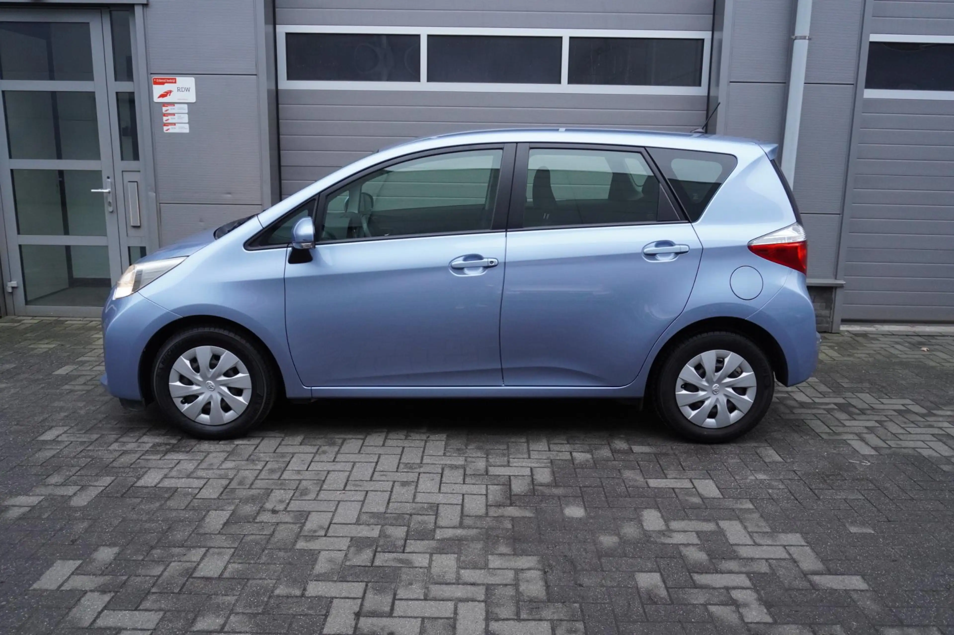 Toyota Verso-S 1.3 VVT-i Aspiration — photo 7