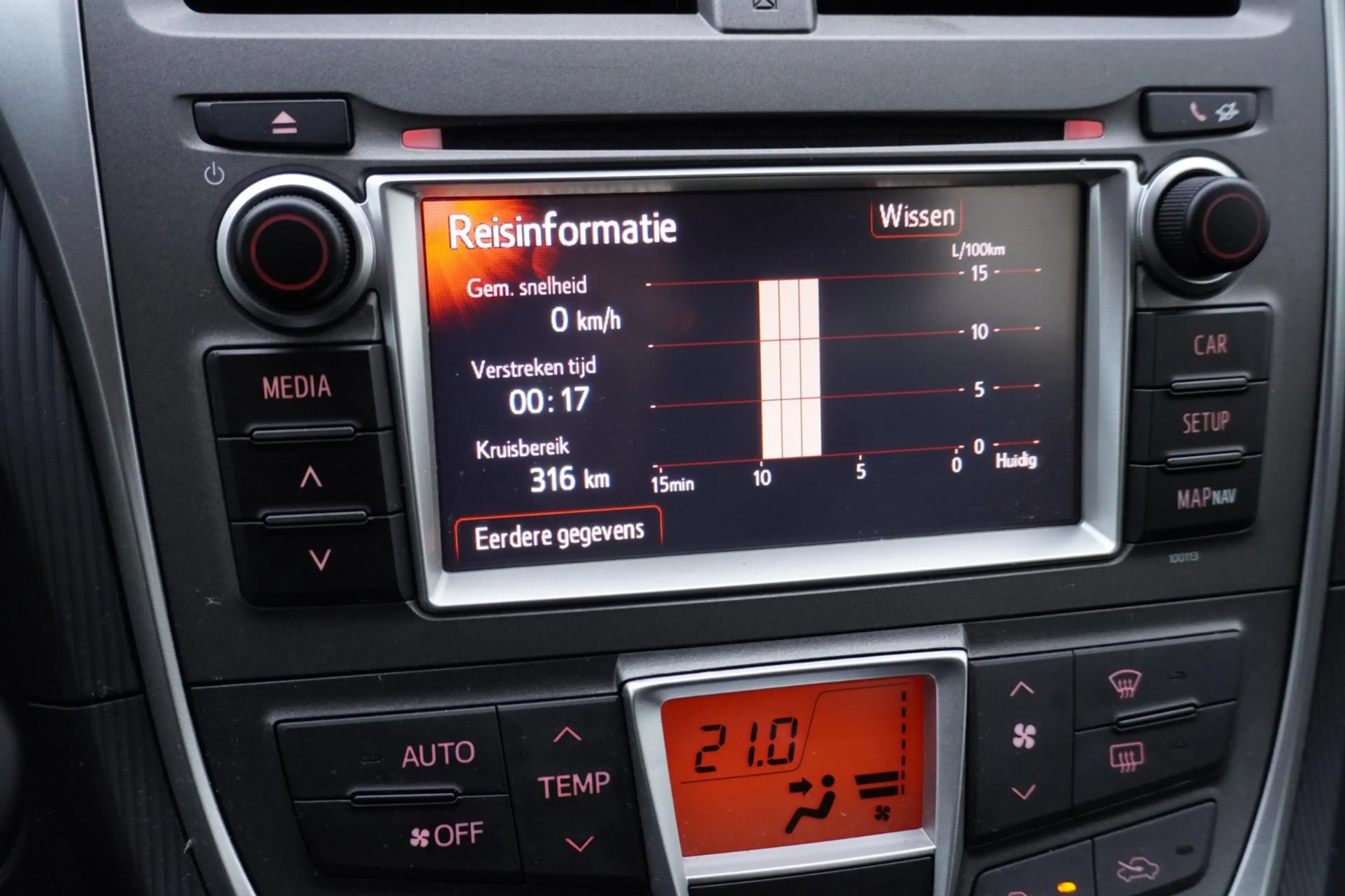 Toyota Verso-S 1.3 VVT-i Aspiration — photo 15