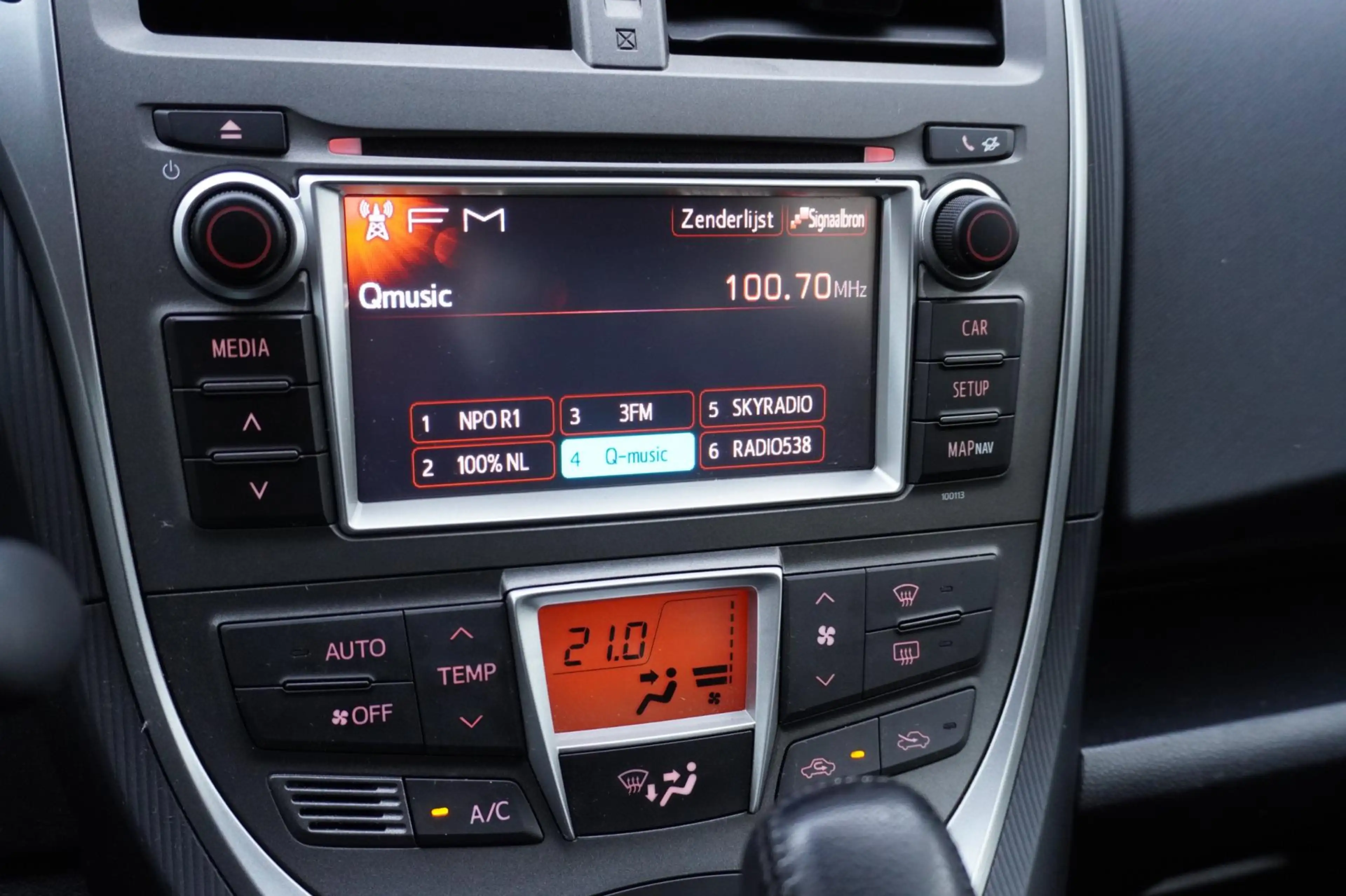 Toyota Verso-S 1.3 VVT-i Aspiration — photo 12