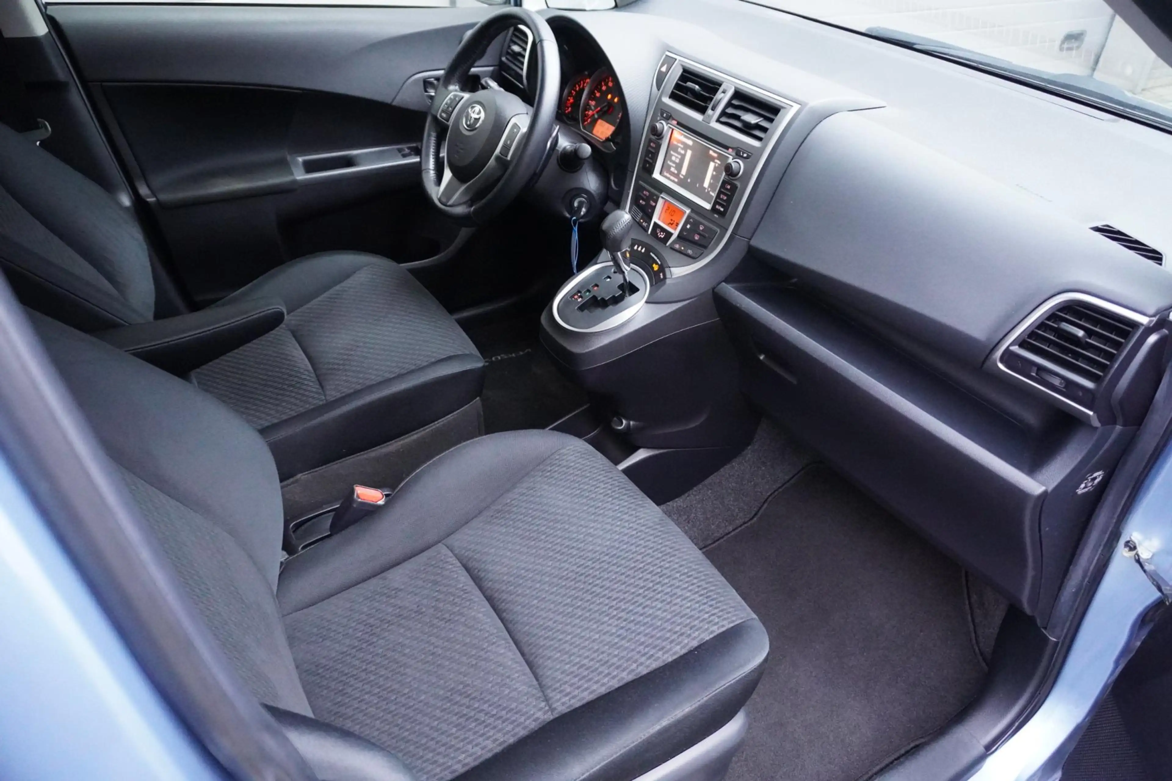Toyota Verso-S 1.3 VVT-i Aspiration — photo 5