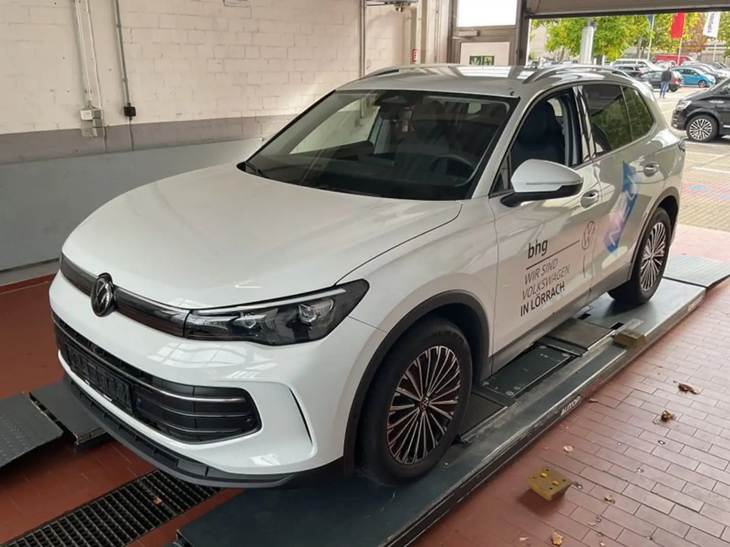 Volkswagen Tiguan 2.0 TDI SCR DSG Life Weiß - 2