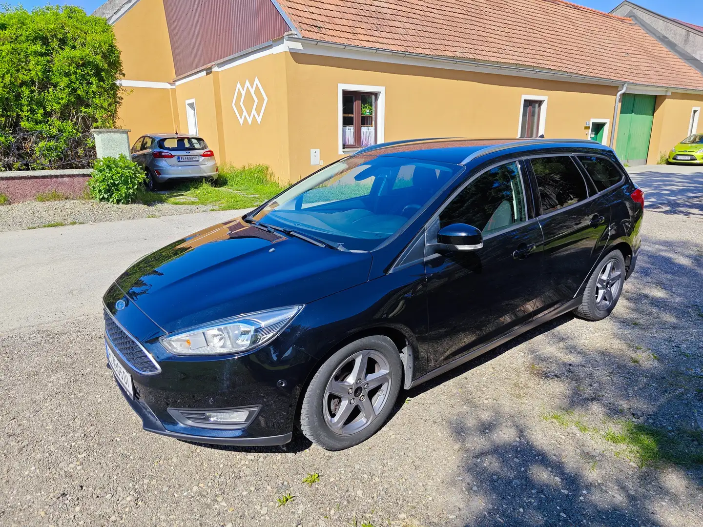 Ford Focus Focus Traveller 1,0 EcoBoost Trend Trend Schwarz - 1