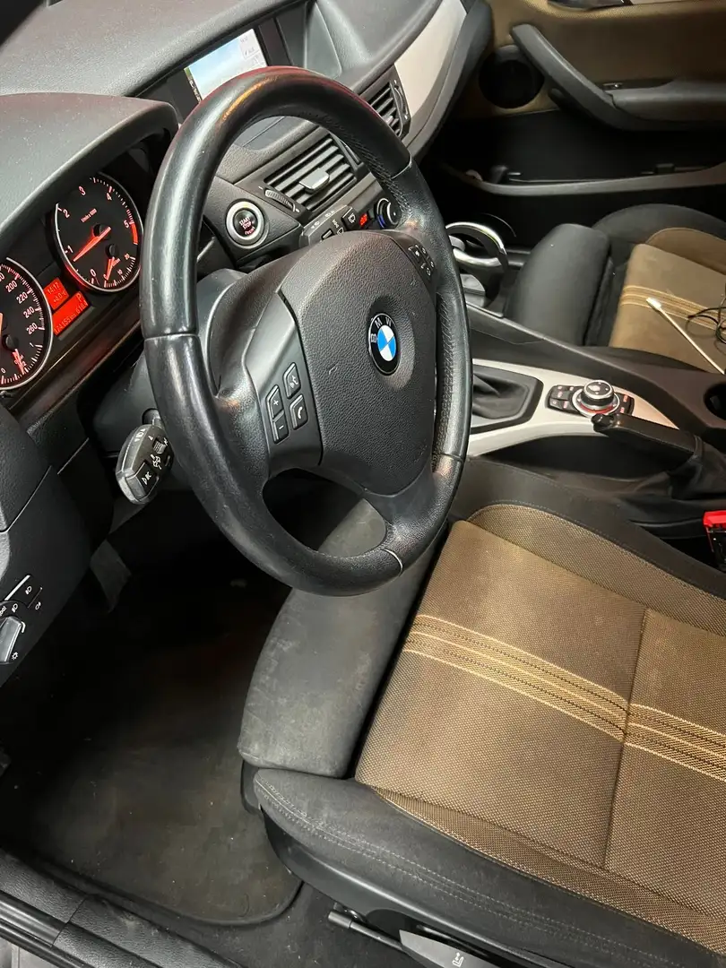 BMW X1 2.0 d sDrive Argent - 2