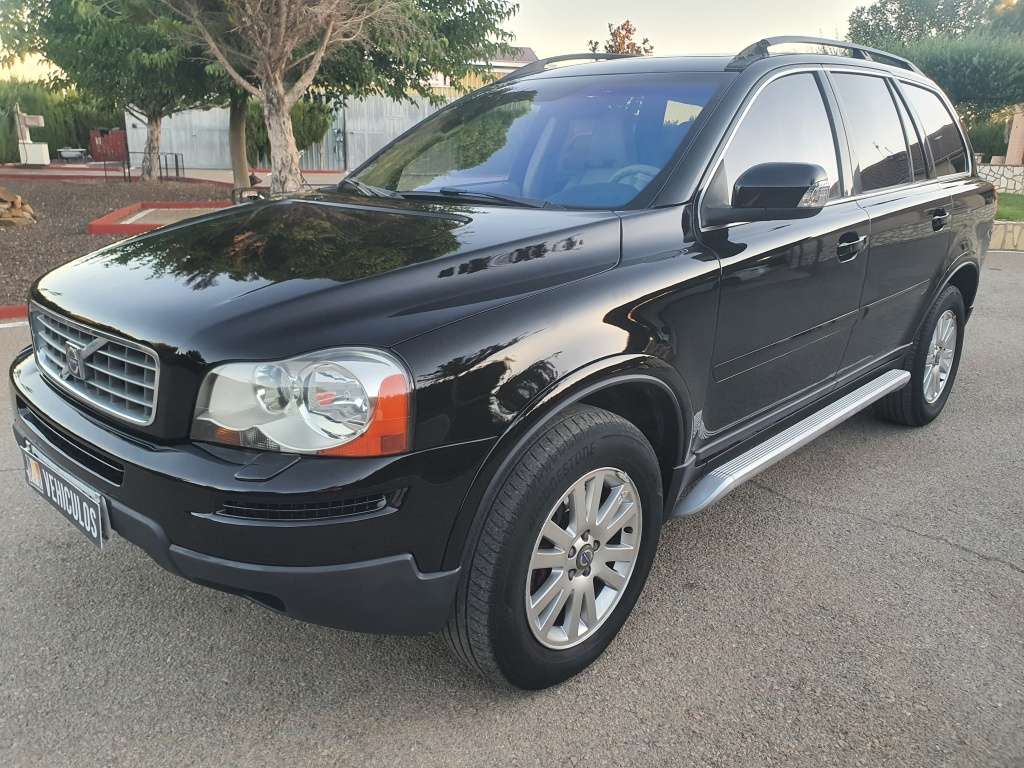Volvo XC90 D5 Momentum Geartronic 185 - foto 1