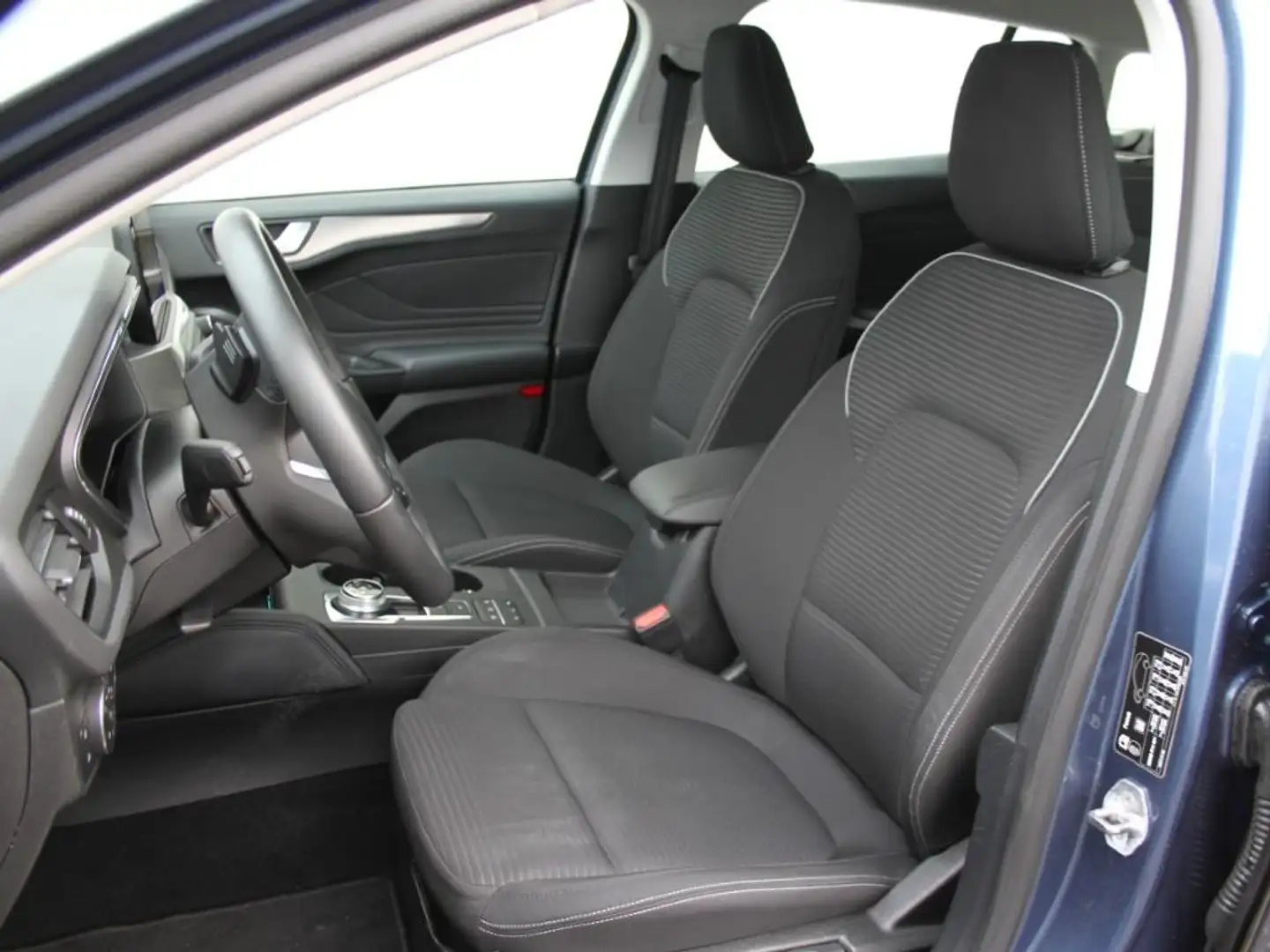 Ford Focus 1.5 EB Titanium Autom. Standh. HUD RFK AHK Blau - 2