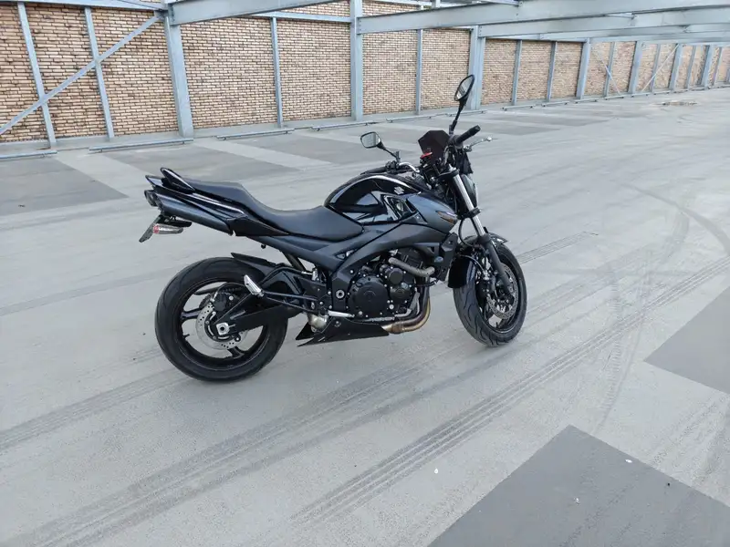 Suzuki GSR 600