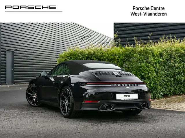 Porsche 911 view 9