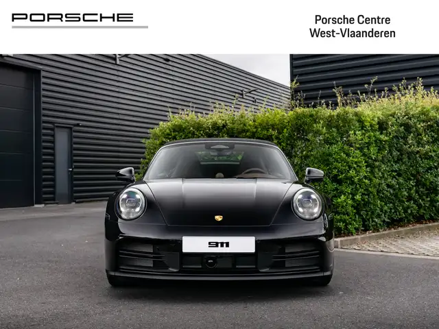 Porsche 911 view 3