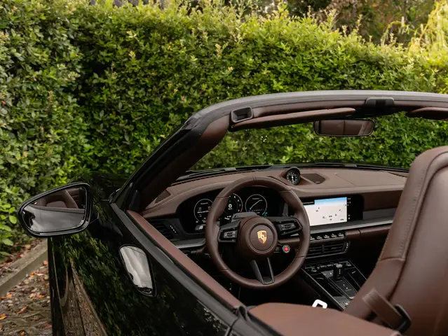 Porsche 911 view 28