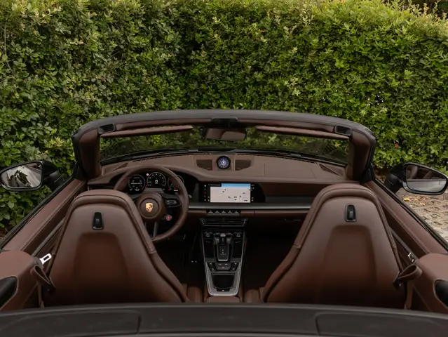 Porsche 911 view 30