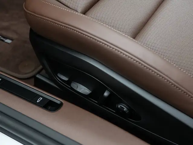 Porsche 911 view 22