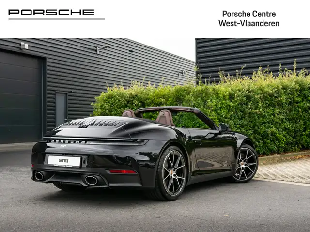Porsche 911 view 11