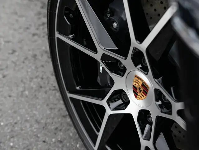 Porsche 911 view 15