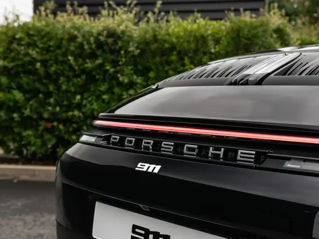 Porsche 911 view 16