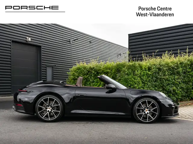 Porsche 911 view 8