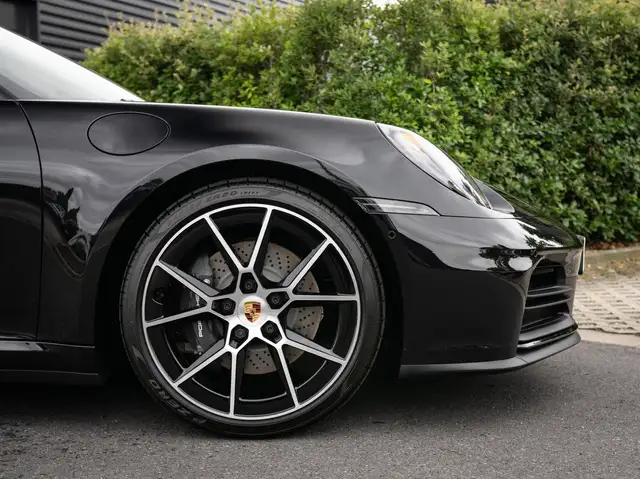 Porsche 911 view 13