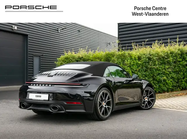 Porsche 911 view 12