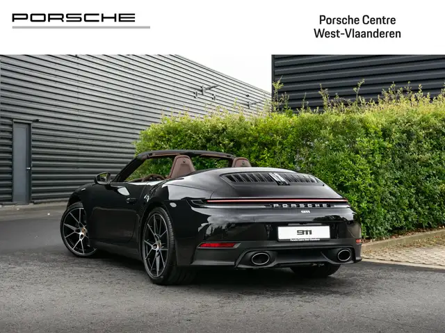 Porsche 911 view 10