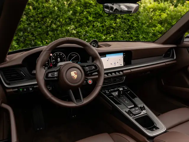 Porsche 911 view 29