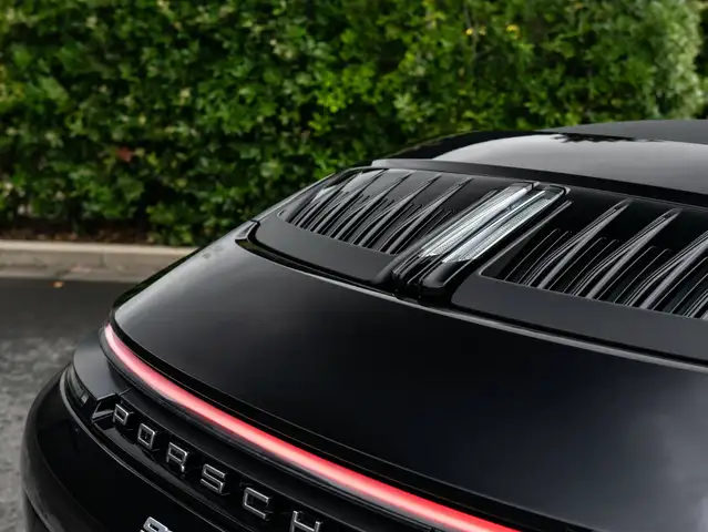 Porsche 911 view 19