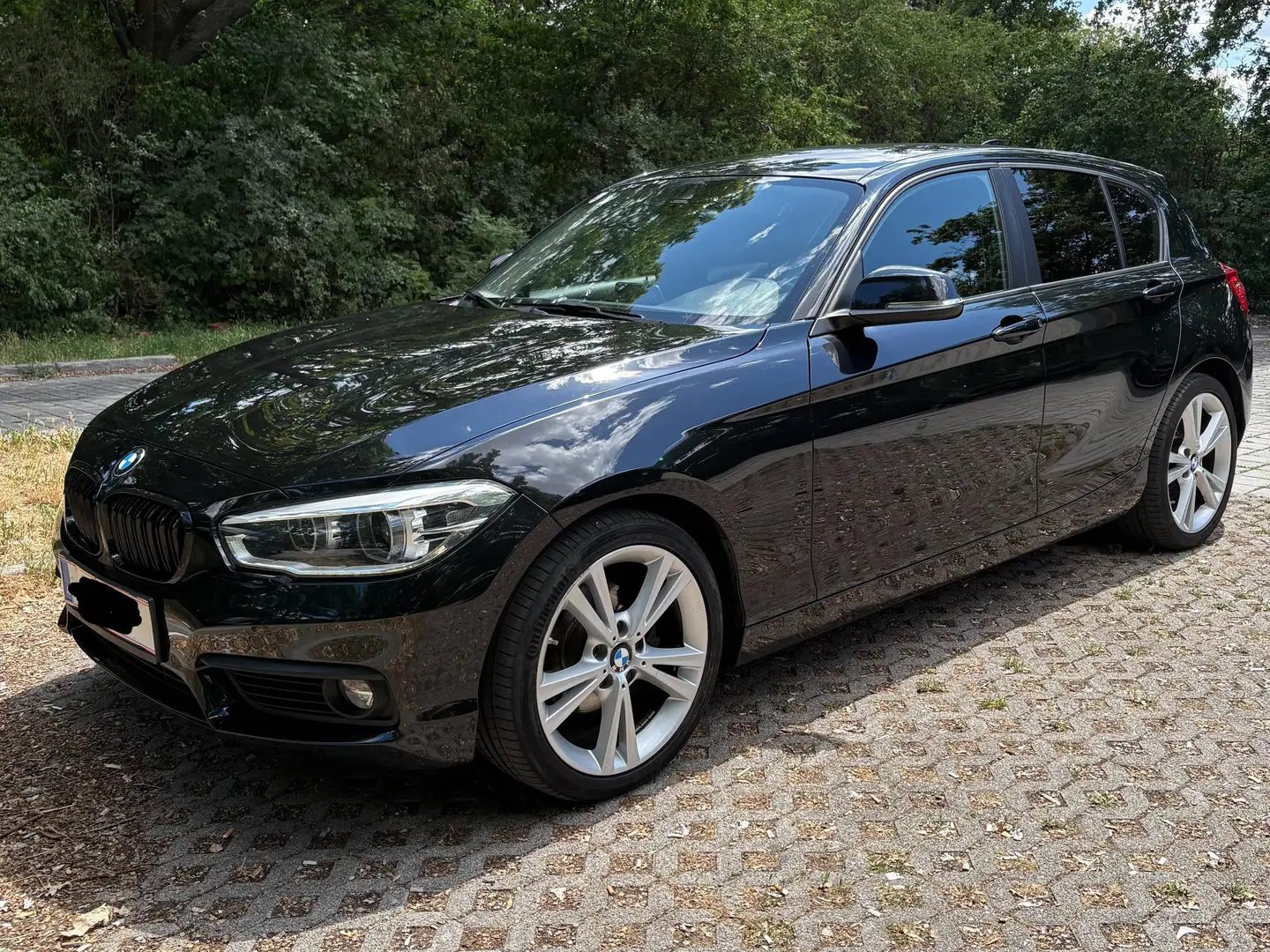 BMW 120 120d Sport Line Aut. Schwarz - 2