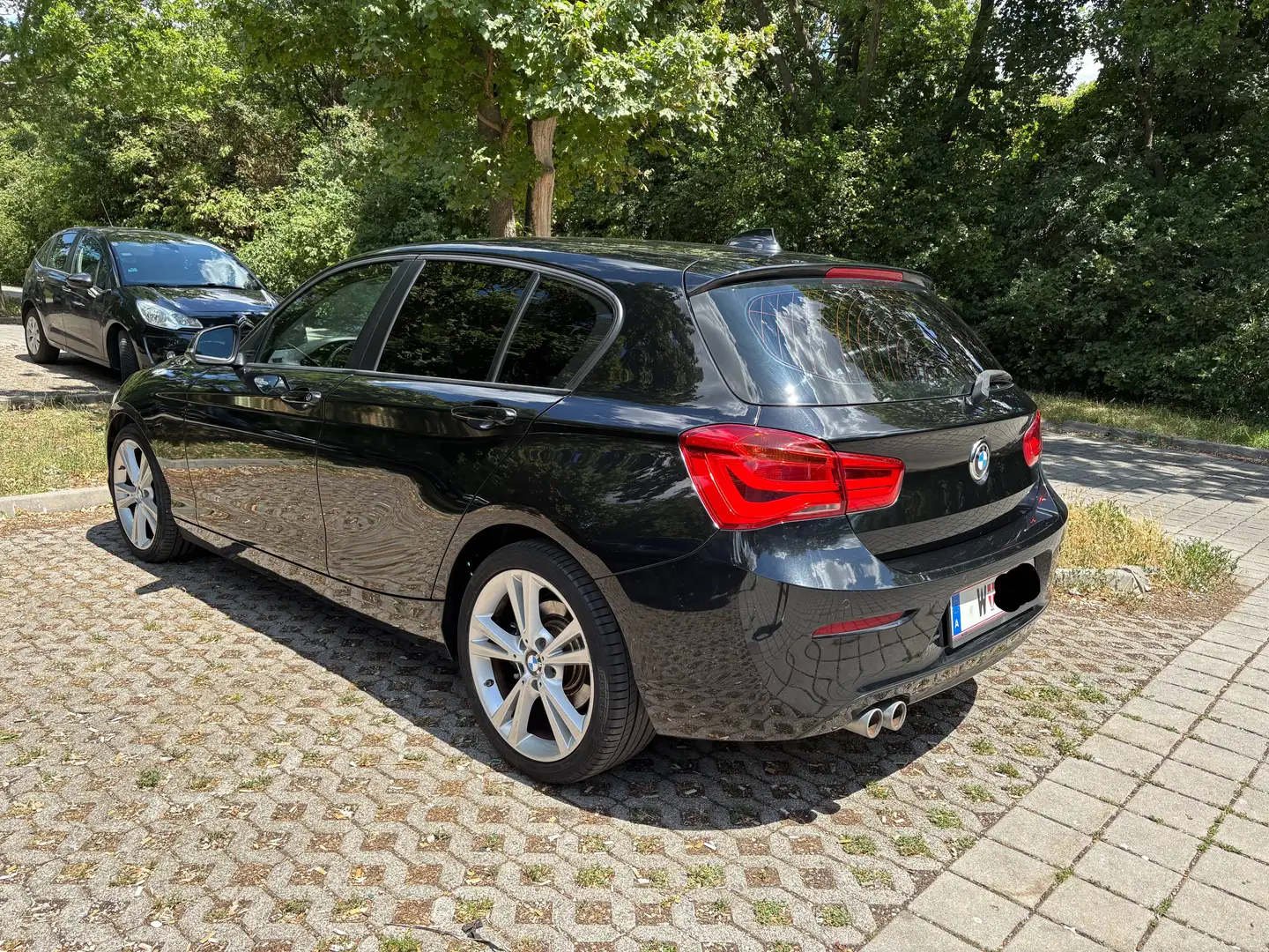 BMW 120 120d Sport Line Aut. Schwarz - 1